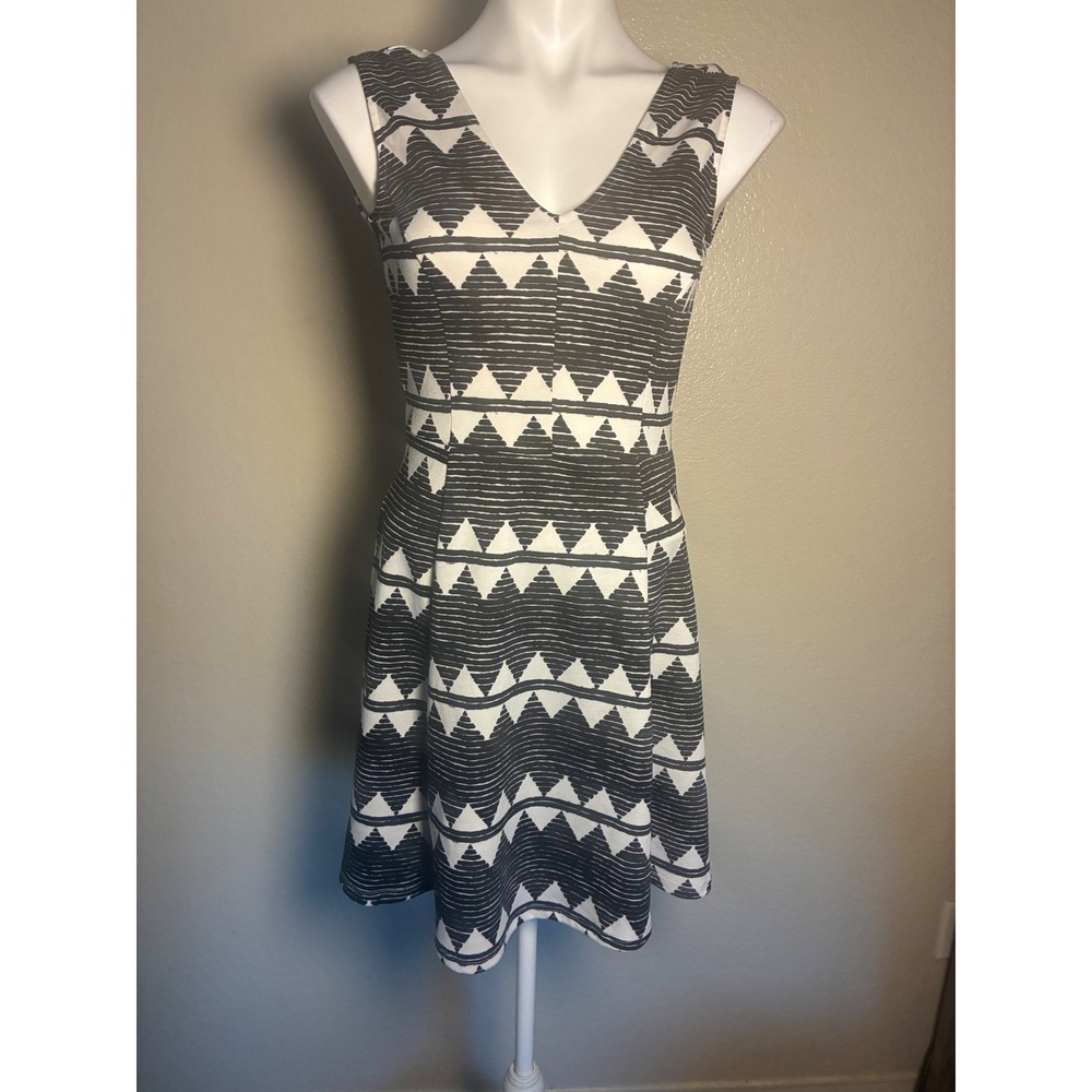 HM Black White Geometric Tribal Print V-Neck Fit Flare Dress Small